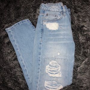 Distressed Garage mom jeans⭐️
